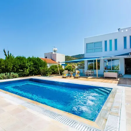 וילה Med. Coast Deluxe Paphos